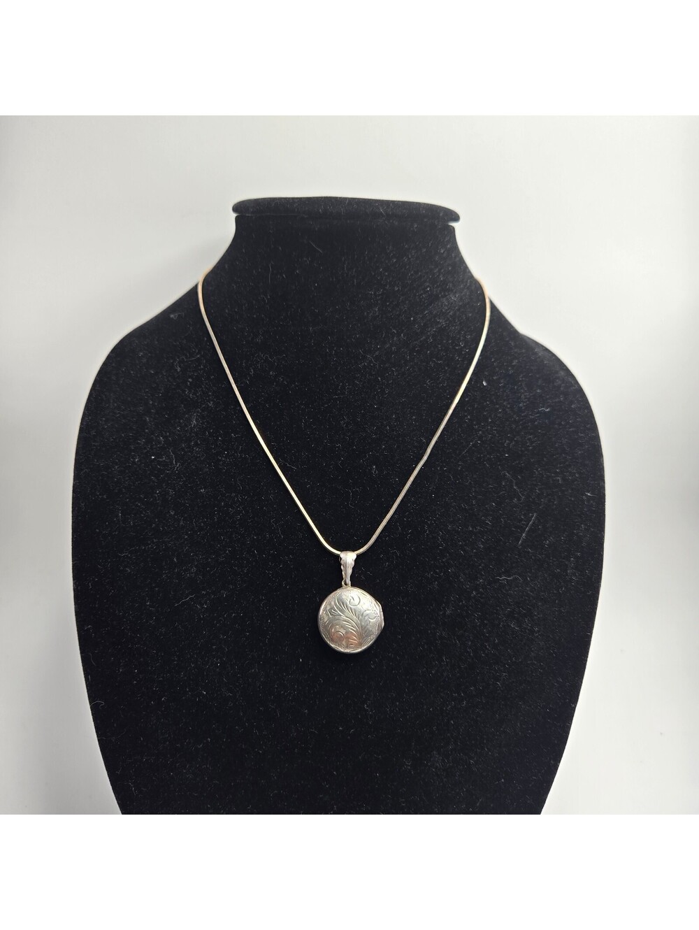 Vintage Sterling Silver Round Locket Necklace 925 Floral Engraved Photo Pendant